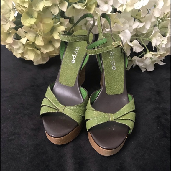 Hype summer platforms in size 6M - Picture 2 of 7